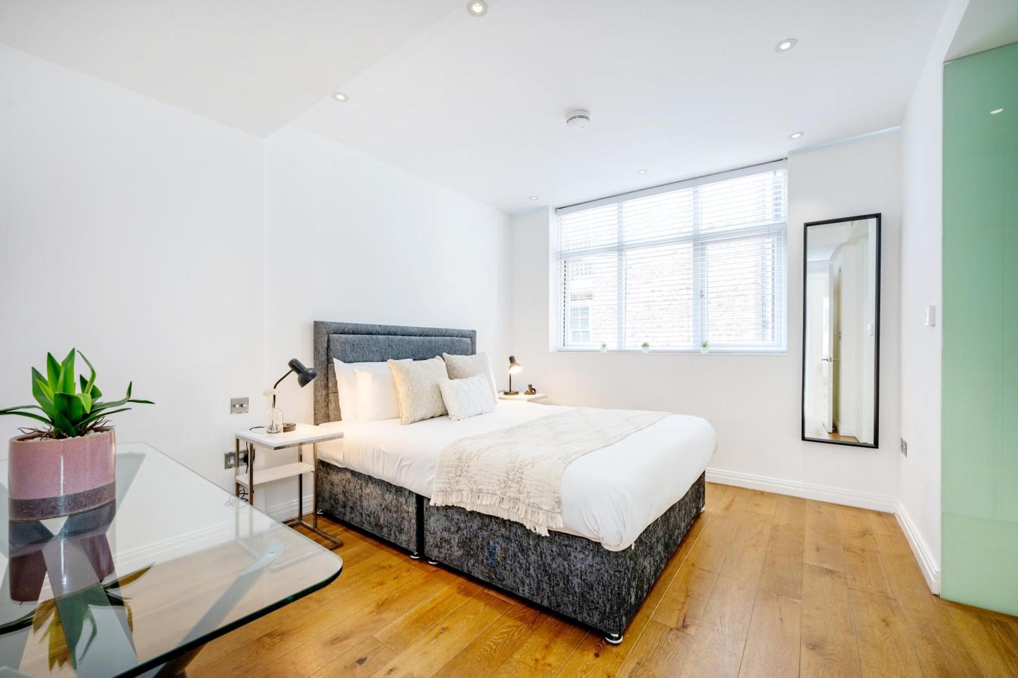 Welcome London - The Piazza Luaran gambar