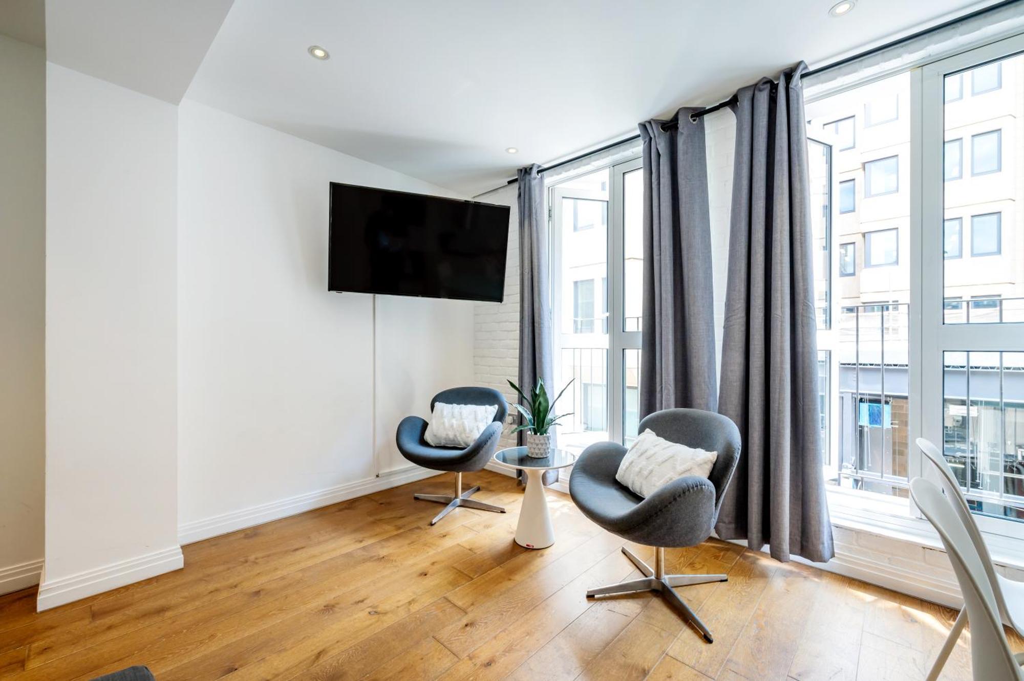 Welcome London - The Piazza Luaran gambar